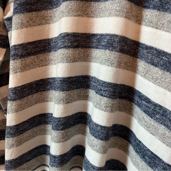 Aokosor striped, pullover top, ladies size 3XL, new with tags - Picture 7 of 7